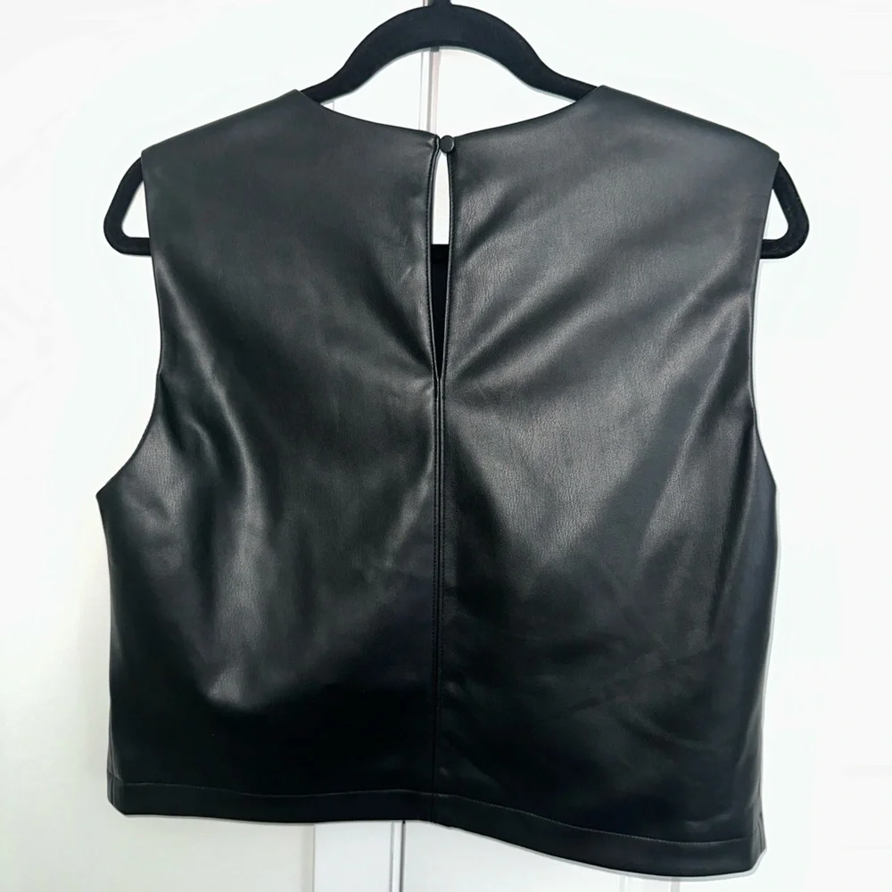 🖤 Abercrombie & Fitch Faux Leather Sleeveless Top – Size M - Picture 3 of 3